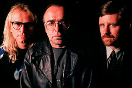 lonegunmen_m.JPG (29885 bytes)